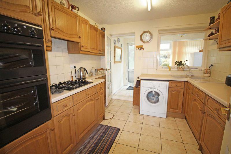 Tyn Y Celyn Drive, Llangollen 2 bed detached bungalow £174,950