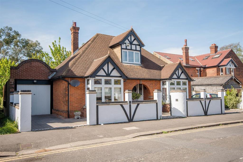 King Edward Road, Maidstone 4 bed detached bungalow £375,000