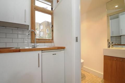 Studio to rent, Caledonian Road, Islington, London