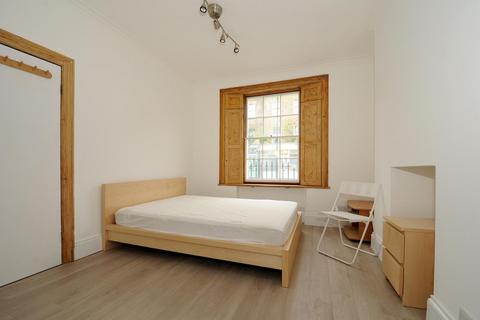 Studio to rent, Caledonian Road, Islington, London