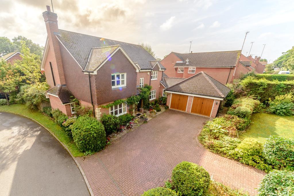 Seekings Drive, Kenilworth, Kenilworth, Warwickshire 5 bed detached house £895,000
