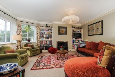3 bedroom flat to rent, Chester Close, Richmond, Surrey