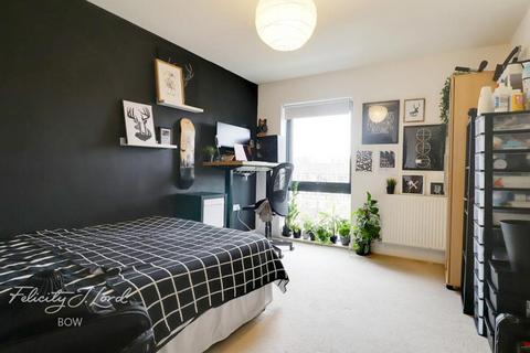 2 bedroom apartment to rent, Windsor Court, Bow