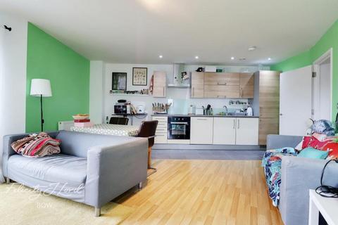 2 bedroom apartment to rent, Windsor Court, Bow
