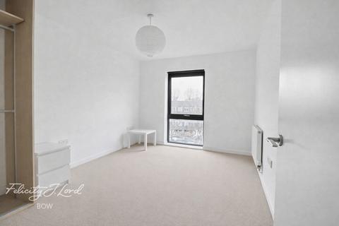 2 bedroom apartment to rent, Windsor Court, Bow