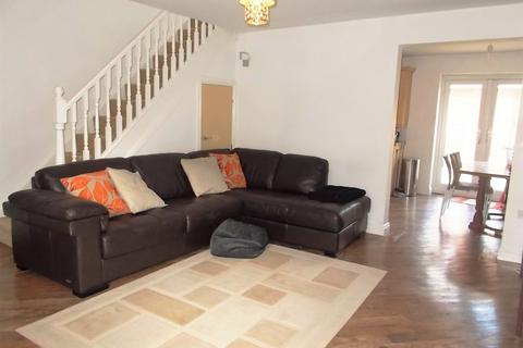 3 bedroom semi-detached house to rent, Ursuline Way, Crewe