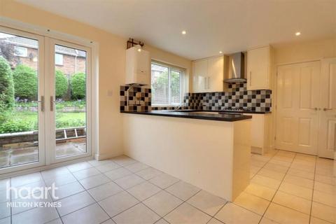 3 bedroom semi-detached house to rent, Pinewood Drive, Bletchley