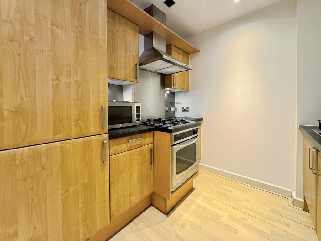 Apartment in Bowman Lane - View 5
