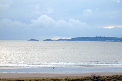 1 bedroom flat to rent, Meridian Bay, Trawer Road, Swansea. SA1 1PG.