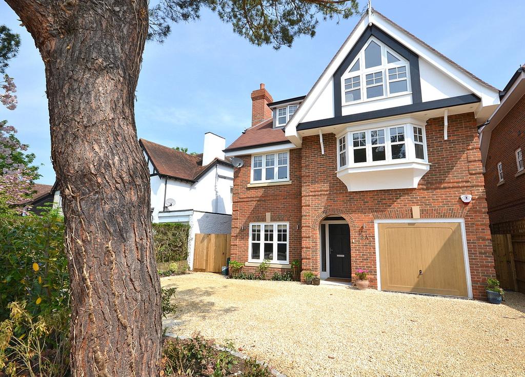River Mount, WaltonOnThames, KT12 5 bed detached house £1,399,950