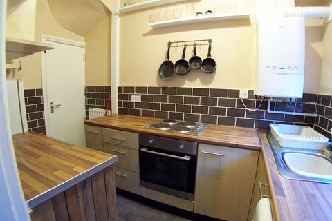 2 bedroom terraced house to rent, Beulah View, Leeds