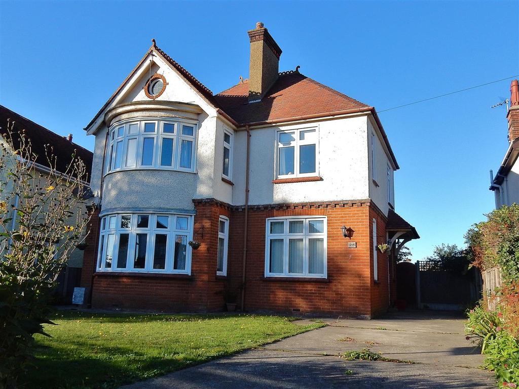 Vicarage Gardens, ClactonOnSea 4 bed detached house £329,995