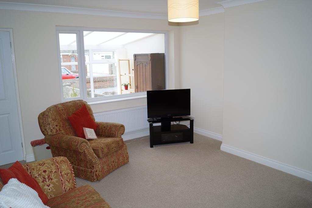 Shaftesbury Avenue, ThorntonCleveleys 2 bed semidetached bungalow £