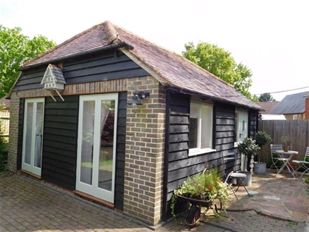 Stane Street, Parbrook, Billingshurst, West Sussex 1 bed property £