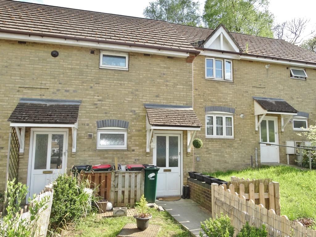 Hyndman Close, Tollgate Hill, Crawley 1 bed £795 pcm (£183 pw)