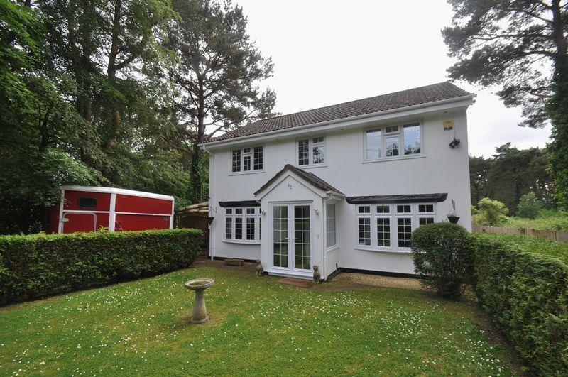 Wayside Road, St Leonards, Ringwood 4 bed detached house £2,100 pcm