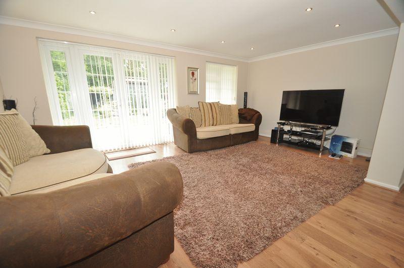 Wayside Road, St Leonards, Ringwood 4 bed detached house £2,100 pcm