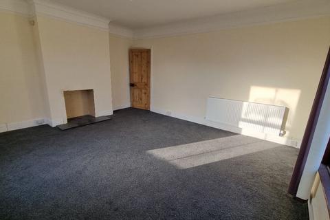 3 bedroom flat to rent, High Street, Headcorn