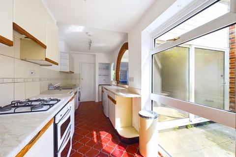 3 bedroom terraced house to rent, 3 BEDROOM HOUSE, CATERHAM VALLEY £1850