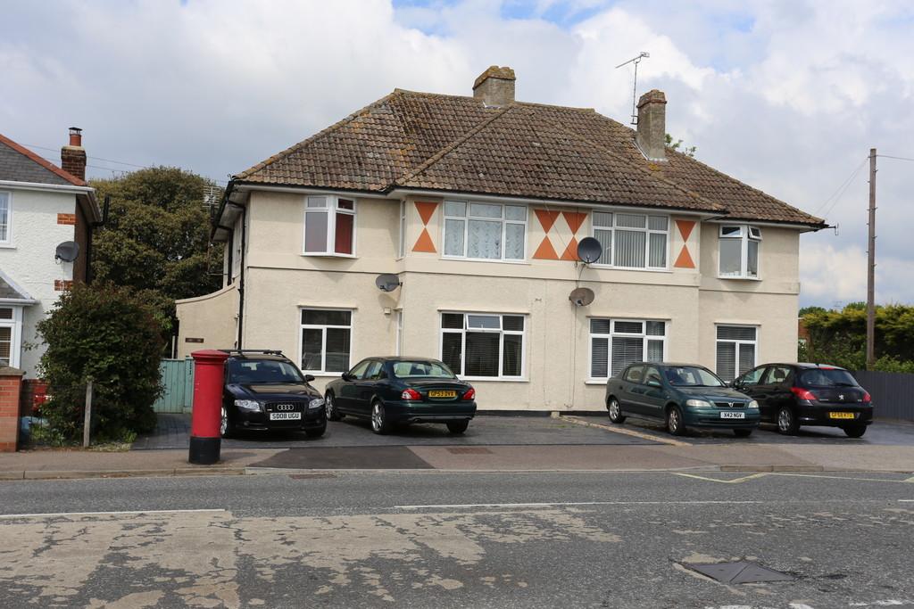 Garrison Lane, Felixstowe 2 bed ground floor flat £169,950