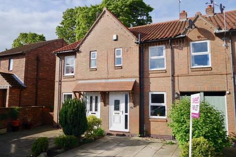 3 bedroom terraced house to rent, Southfield Park, Market Weighton