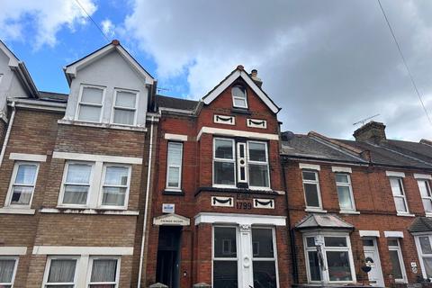 3 bedroom flat to rent, James Street, Gillingham