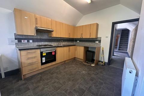 3 bedroom flat to rent, James Street, Gillingham