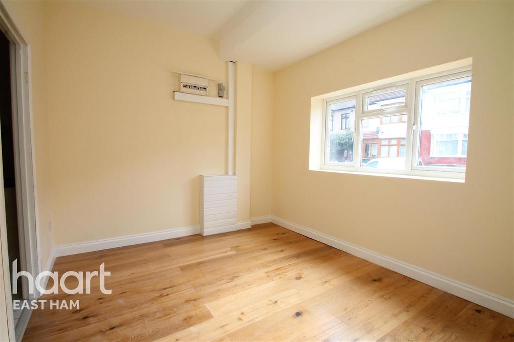Dersingham Avenue, E12 4 bed terraced house £2,000 pcm (£462 pw)
