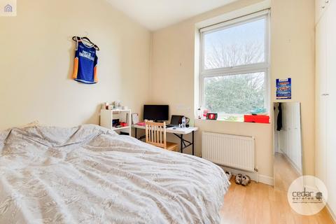 2 bedroom flat to rent, West End Lane, West Hampstead NW6