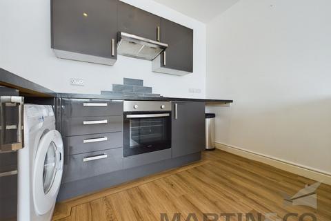 2 bedroom flat to rent, Arundel Street, Portsmouth