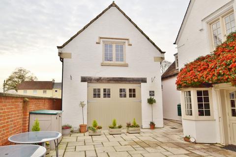 2 bedroom detached house to rent, Wimborne