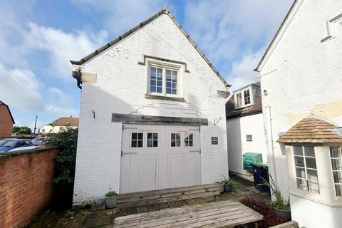 2 bedroom detached house to rent, Wimborne