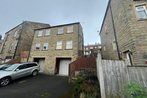 2 bedroom semi-detached house to rent, Green Lane, Greetland, Halifax HX4