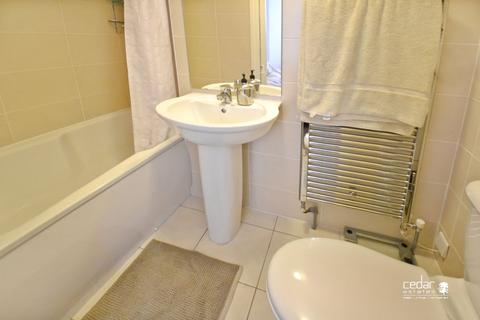 2 bedroom flat to rent, Gascony Avenue, West Hampstead NW6