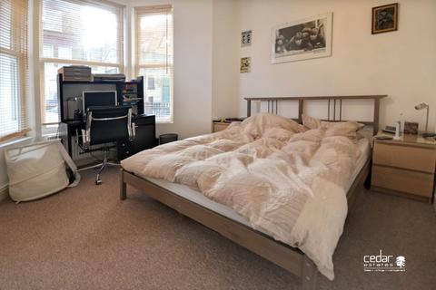 2 bedroom flat to rent, Gascony Avenue, West Hampstead NW6