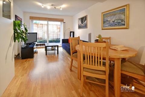 2 bedroom flat to rent, Gascony Avenue, West Hampstead NW6