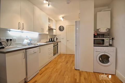 2 bedroom flat to rent, Gascony Avenue, West Hampstead NW6