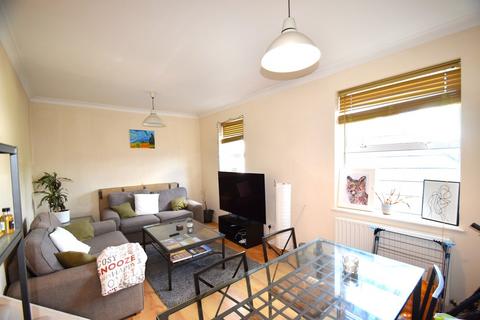 2 bedroom apartment to rent, Chiswick High Road, London