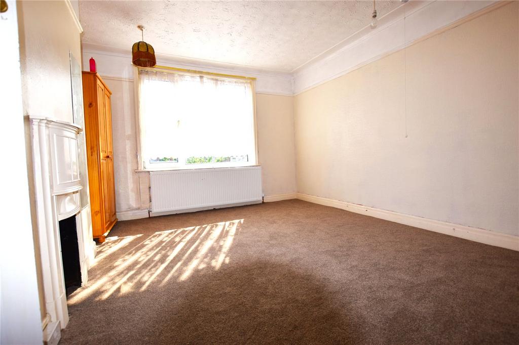 House in Leeds, Beeston Hill, Holbeck - More