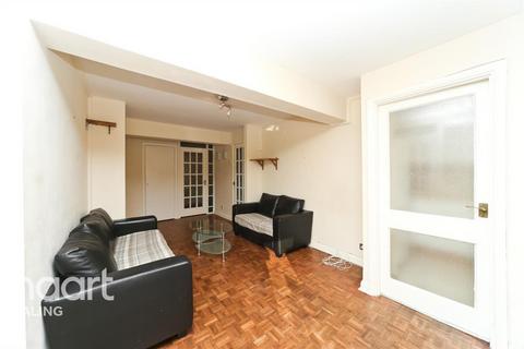 2 bedroom flat to rent, Gilbert Court, Ealing, W5 3AX