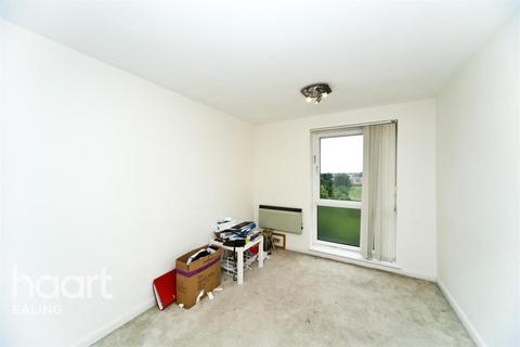 2 bedroom flat to rent, Gilbert Court, Ealing, W5 3AX