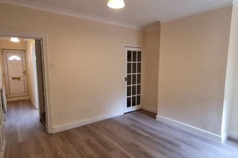 3 bedroom terraced house to rent, Kingswood Road