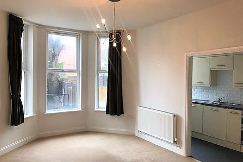 2 bedroom apartment to rent - Moatcroft Road, Eastbourne BN21 1NL