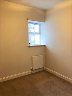 2 bedroom apartment to rent - Moatcroft Road, Eastbourne BN21 1NL