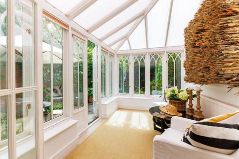 20 Pinel Close, Virginia Water, GU25 4SP