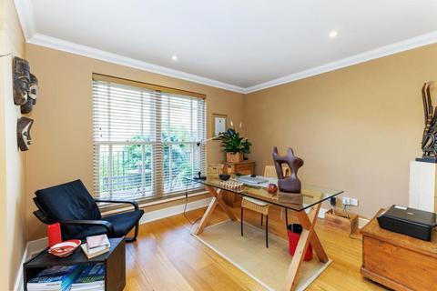 20 Pinel Close, Virginia Water, GU25 4SP