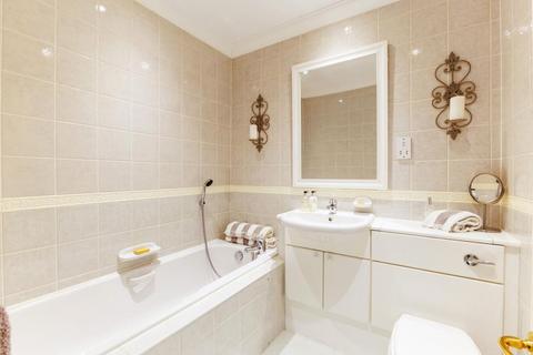 20 Pinel Close, Virginia Water, GU25 4SP