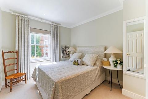 20 Pinel Close, Virginia Water, GU25 4SP