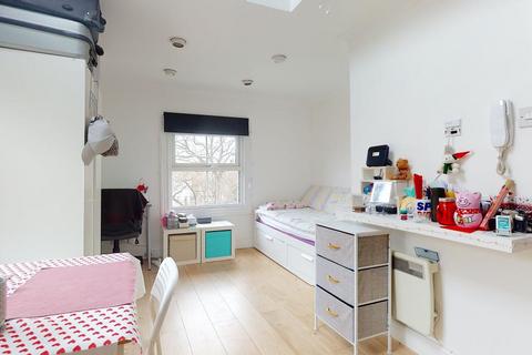 undefined, Sheen Road, TW9