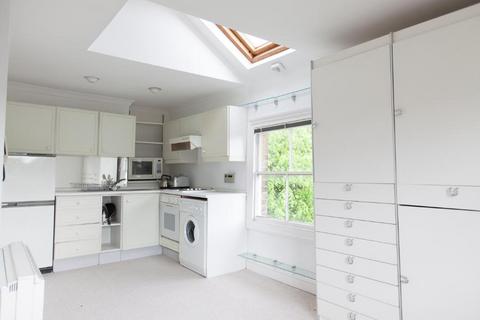 Studio to rent, Sheen Road, TW9